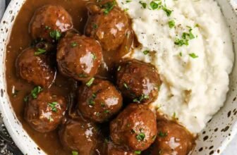 Gradual Cooker Meatballs and Gravy